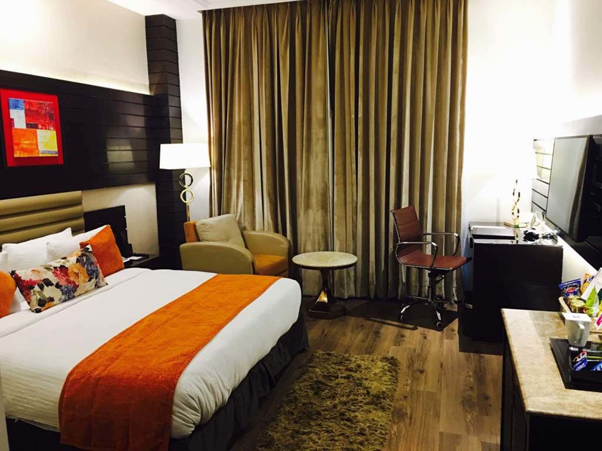 Regenta Central Amritsar Buitenkant foto